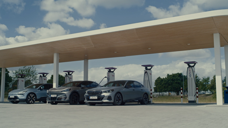 Missing alternative text