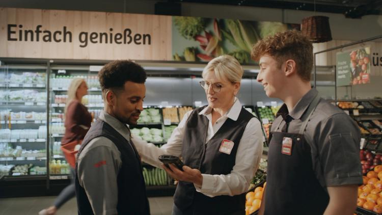 Missing alternative text