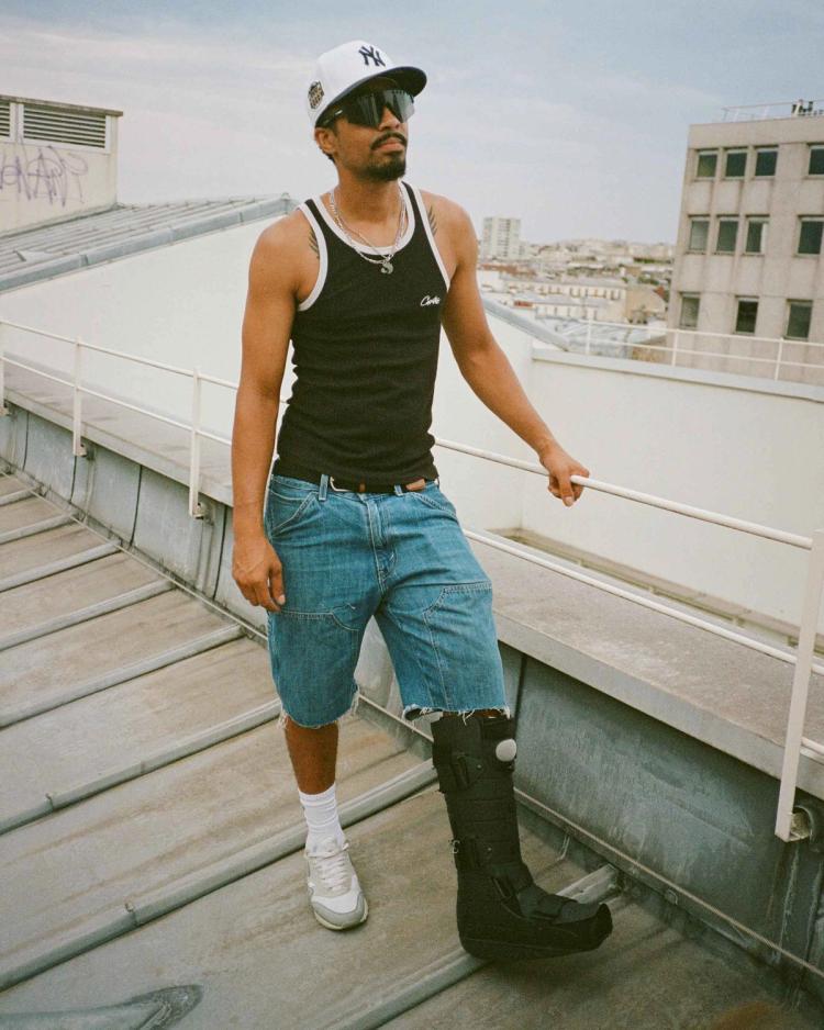 Missing alternative text