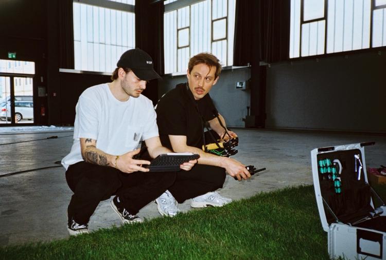 Missing alternative text