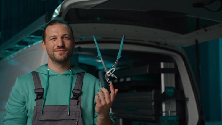 Missing alternative text