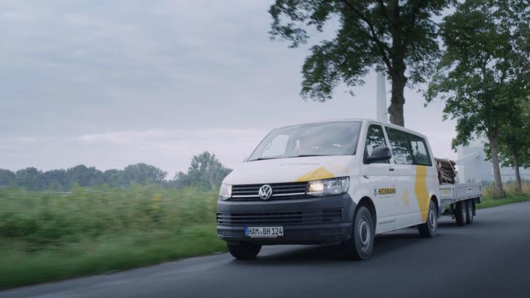 Missing alternative text