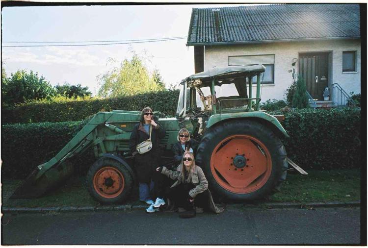 Missing alternative text