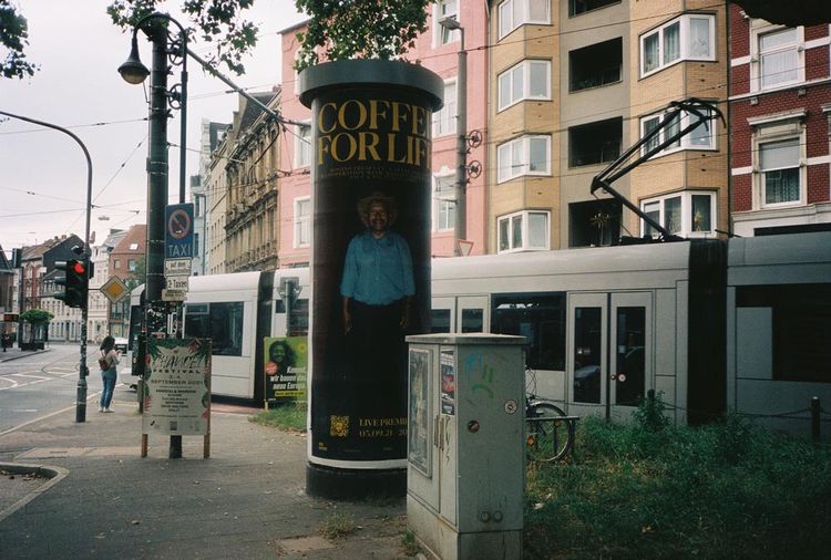 Missing alternative text