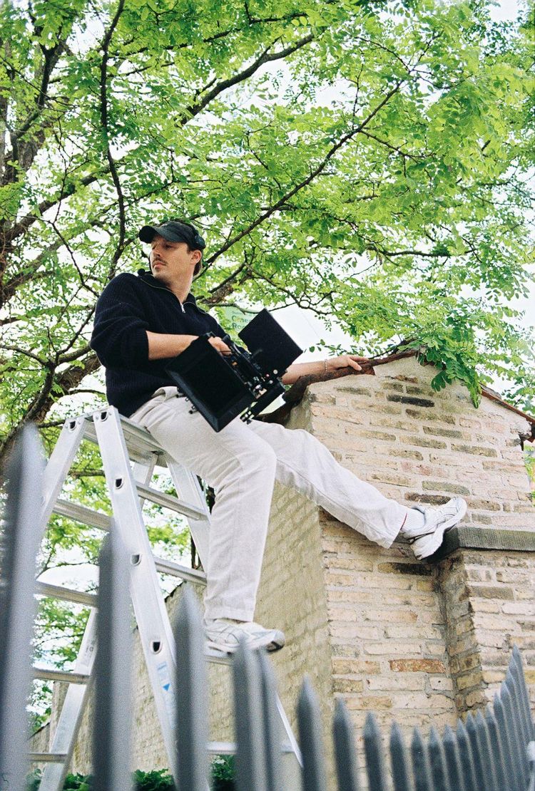 Missing alternative text