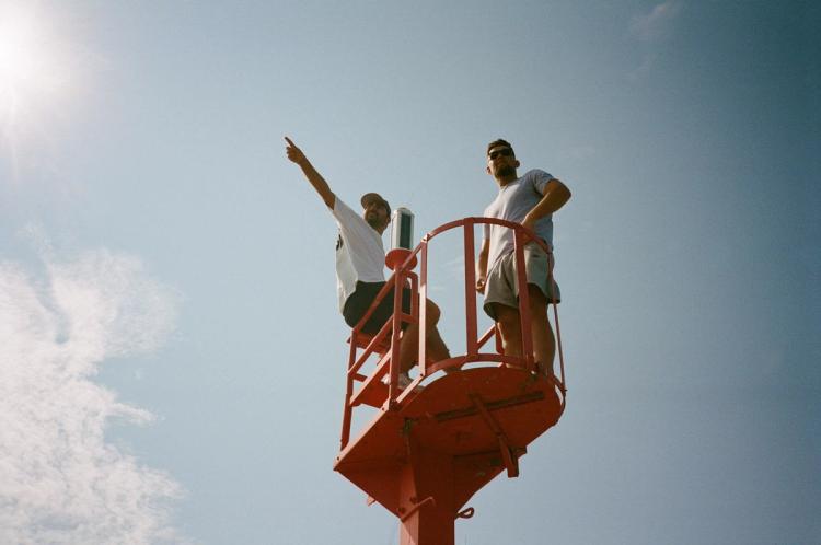 Missing alternative text