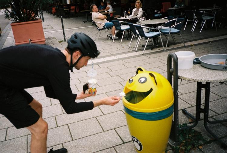 Missing alternative text