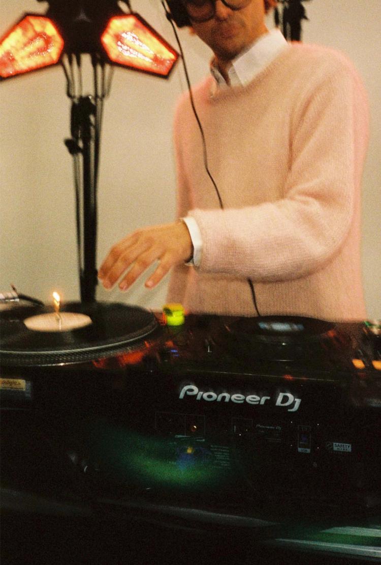 Missing alternative text