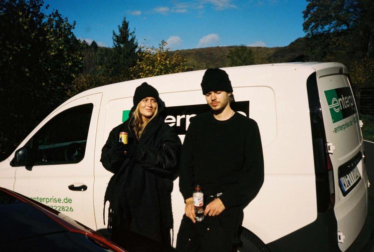 Missing alternative text