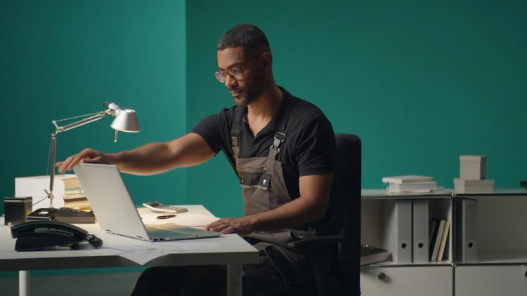 Missing alternative text