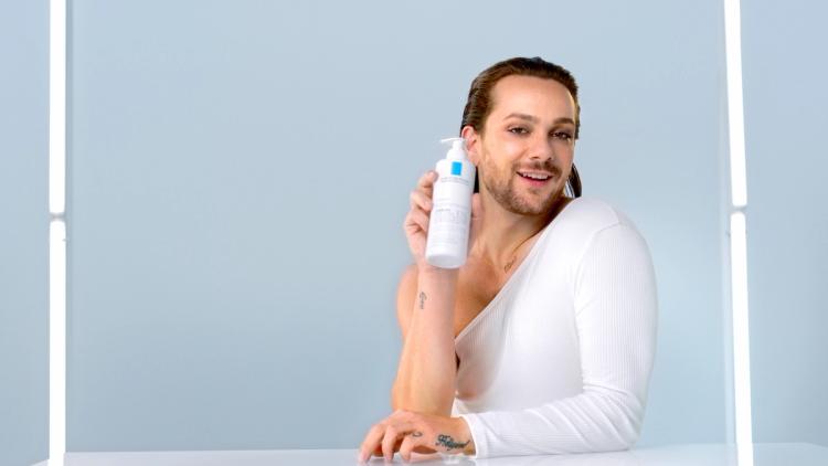 Missing alternative text