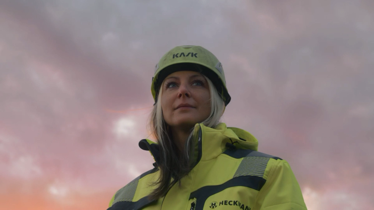 Missing alternative text