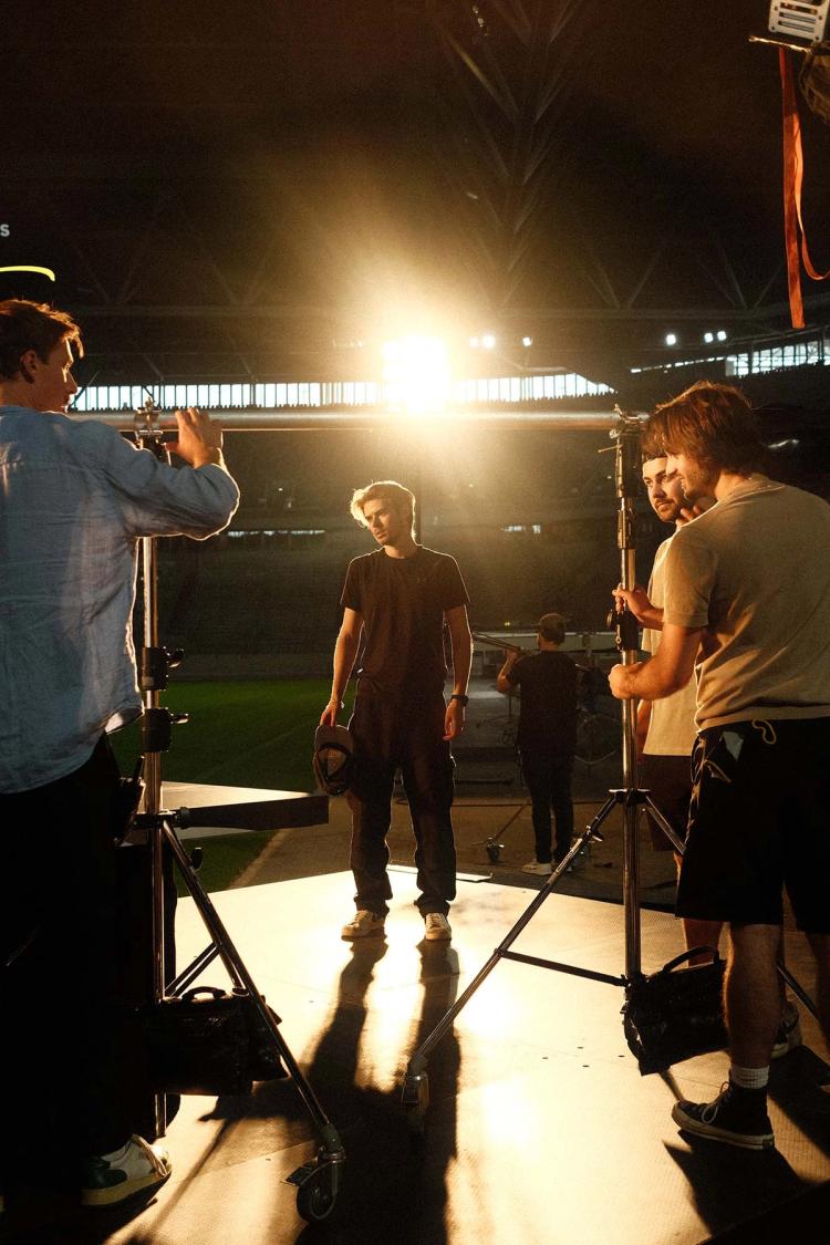 Missing alternative text