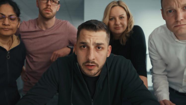 Missing alternative text