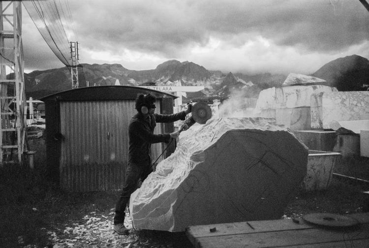 Missing alternative text