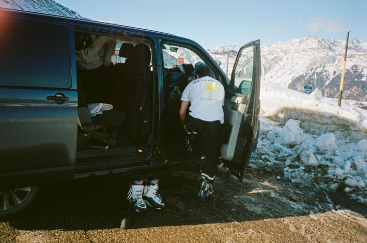 Missing alternative text