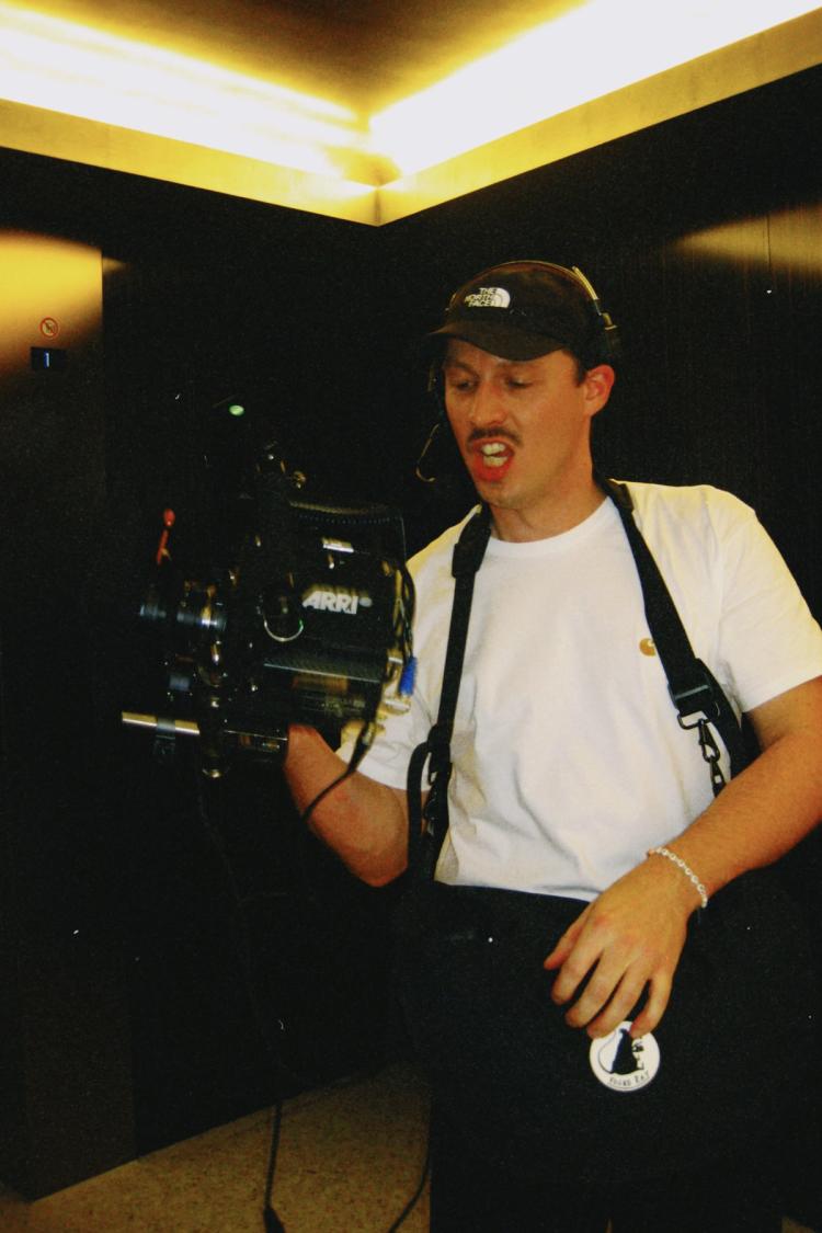 Missing alternative text