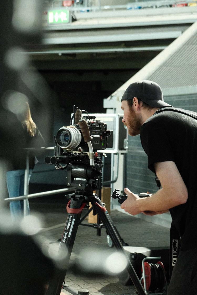 Missing alternative text