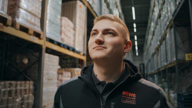 Missing alternative text