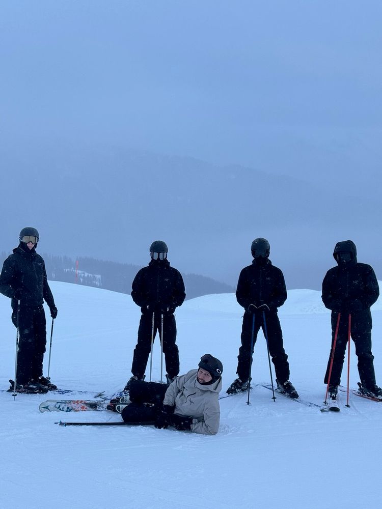 Missing alternative text