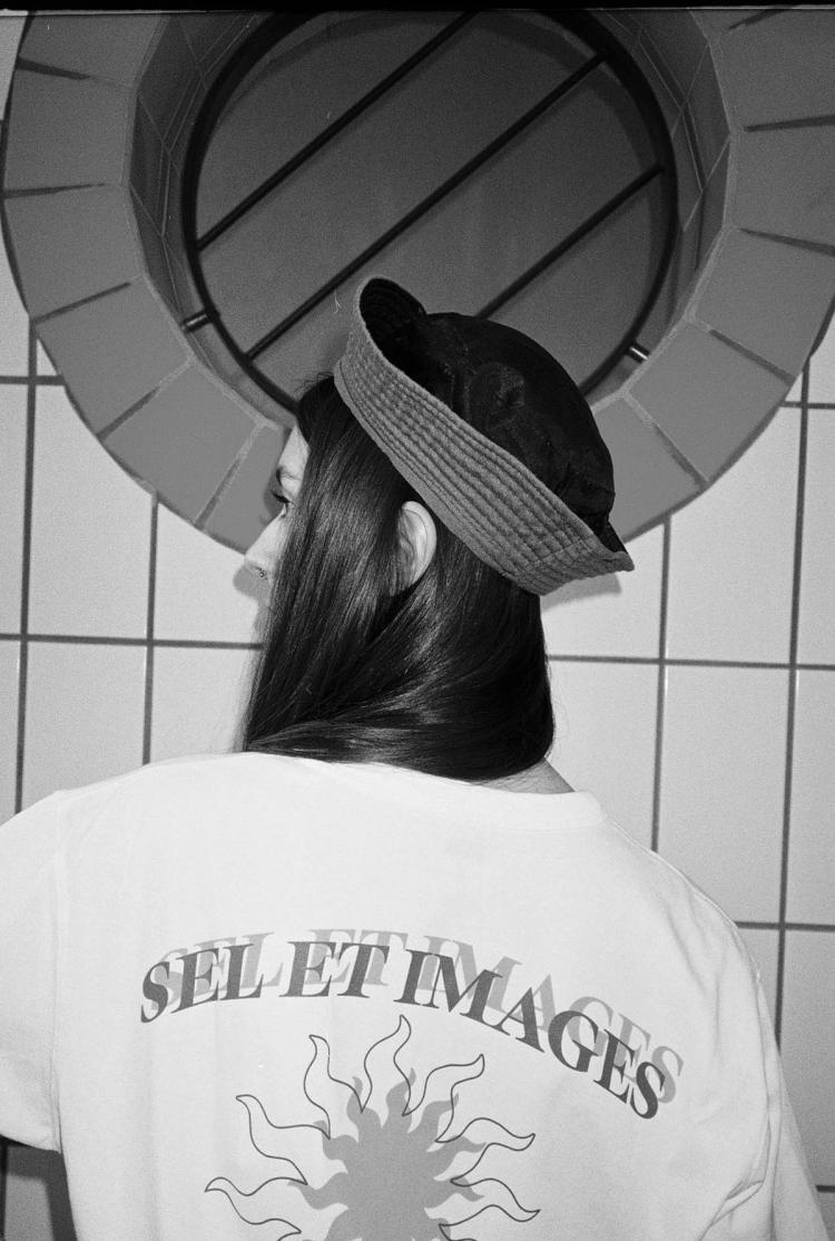 Missing alternative text