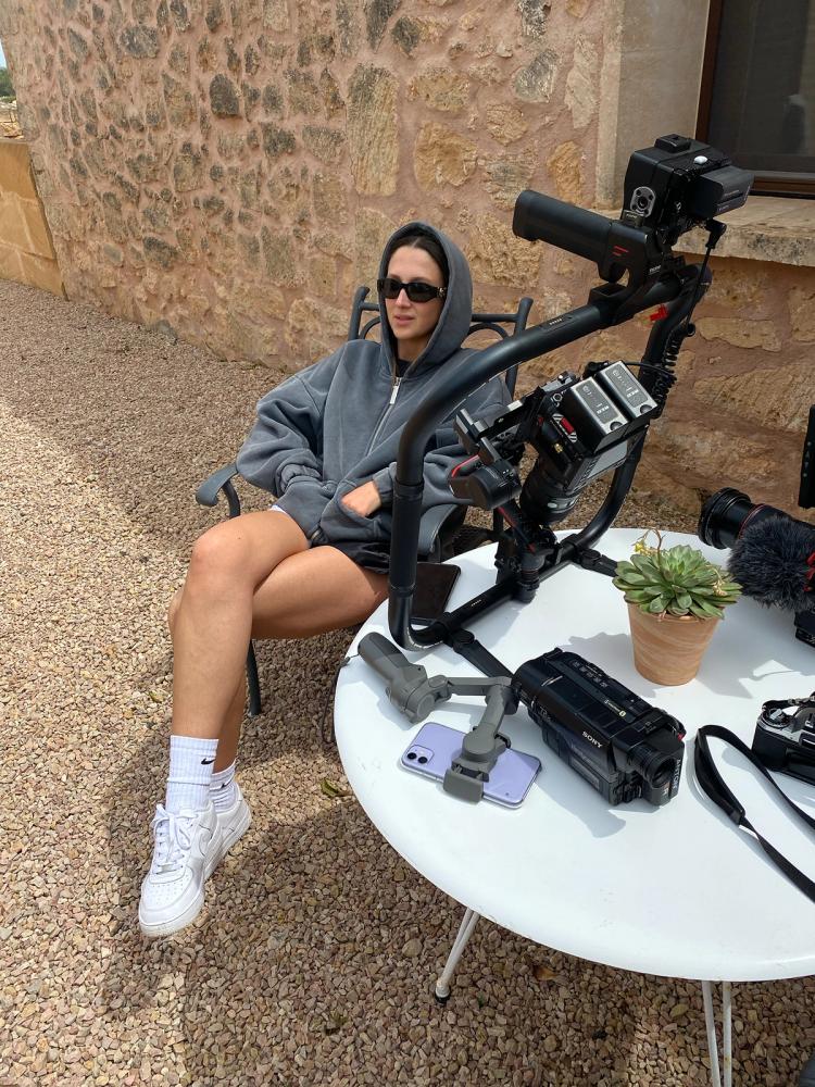 Missing alternative text