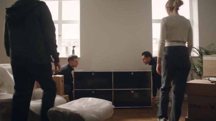 Missing alternative text