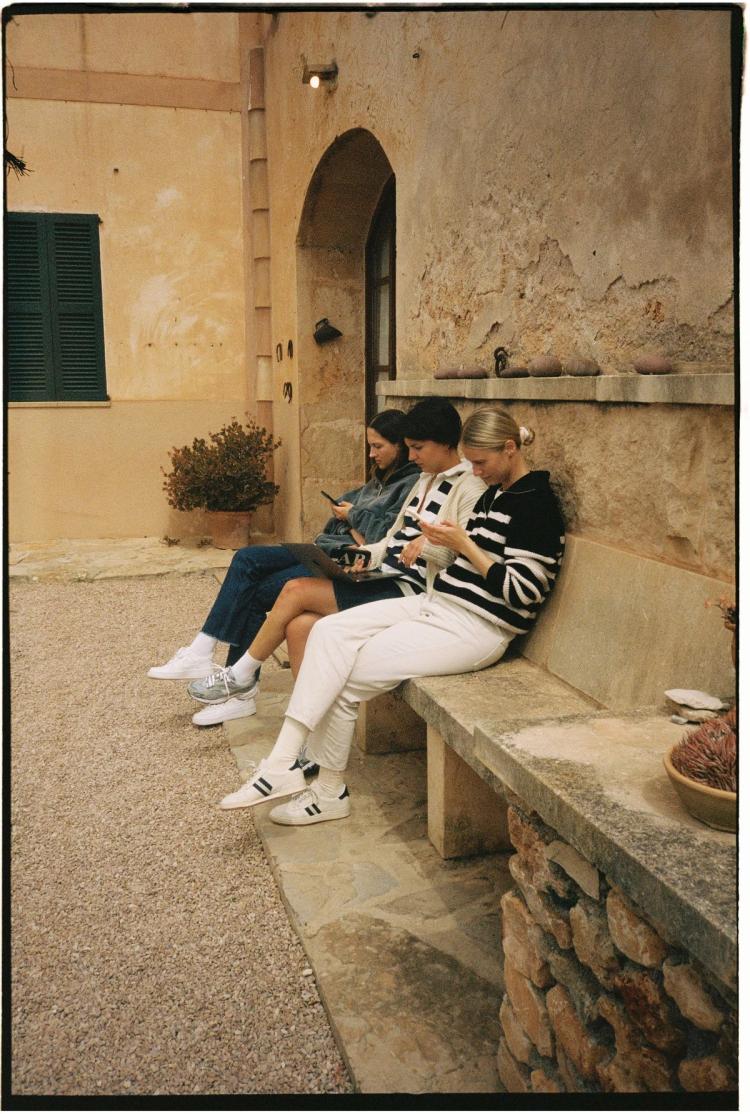 Missing alternative text