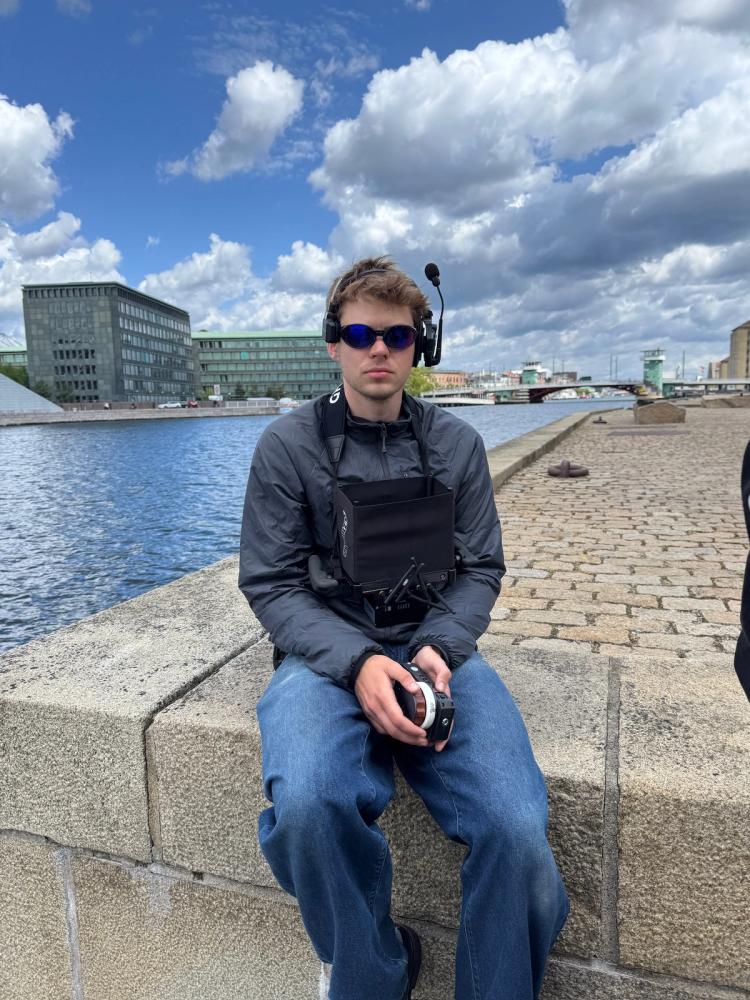 Missing alternative text