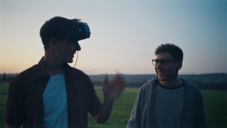 Missing alternative text