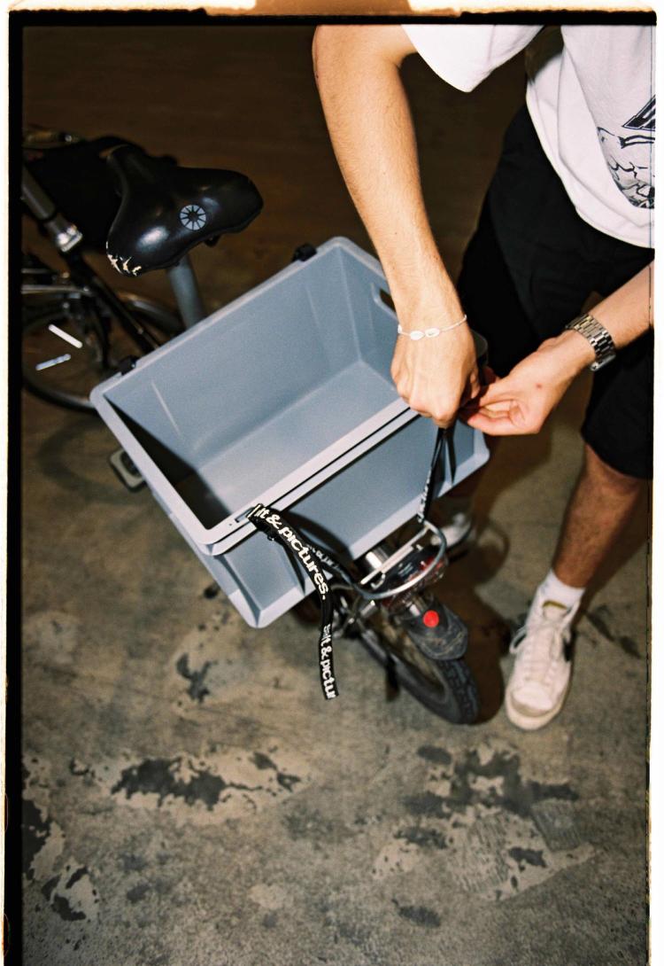 Missing alternative text