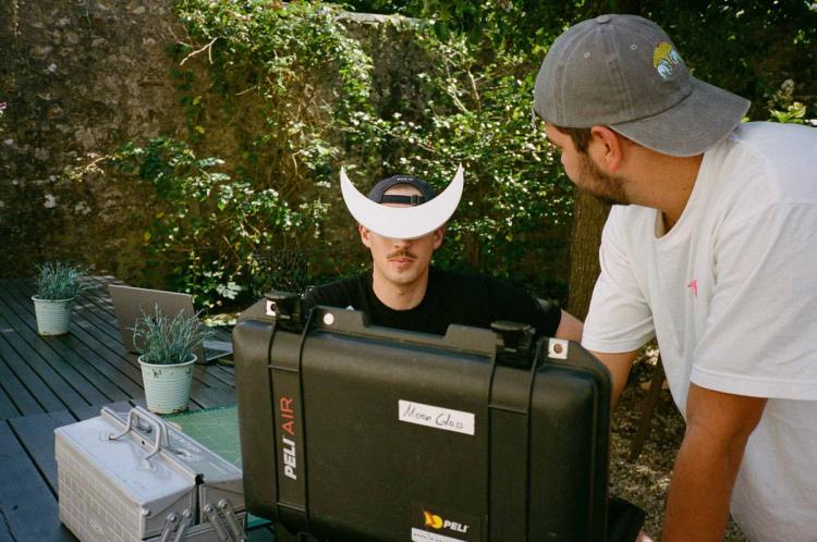 Missing alternative text