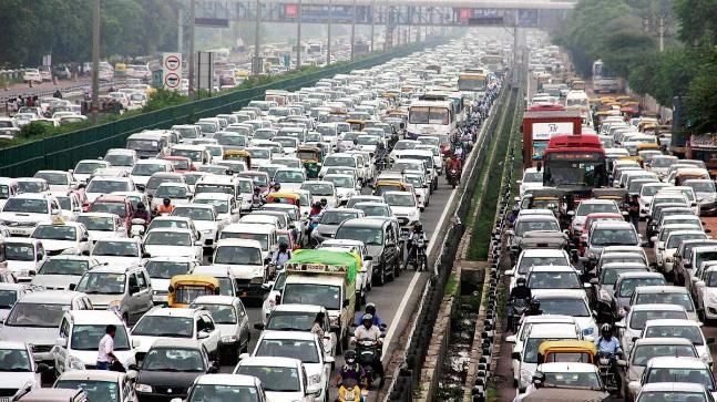 मानवीय सहनशक्ति का अप्रतिम उदाहरण है गुरुग्राम का ट्रैफिक जाम, विडियो बनाने और सेल्फी लेकर अपनी खींझ जताते लोग दूसरों के प्रेरणास्रोत बन रहे हैं 