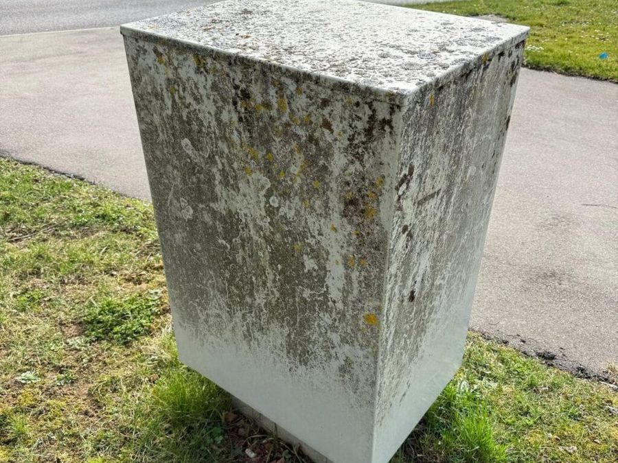 Außenreinigung Technikgehäuse: Vorher
