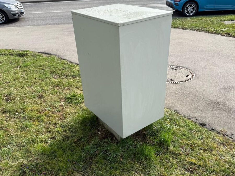 Außenreinigung Technikgehäuse: Nachher