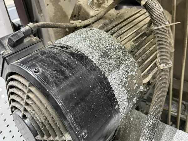 Elektromotor – Staub & Produktionsrückstände – Vorher