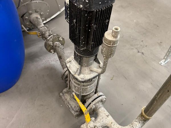 Pumpe & Rohrsystem – Produktionsbereich – Vorher