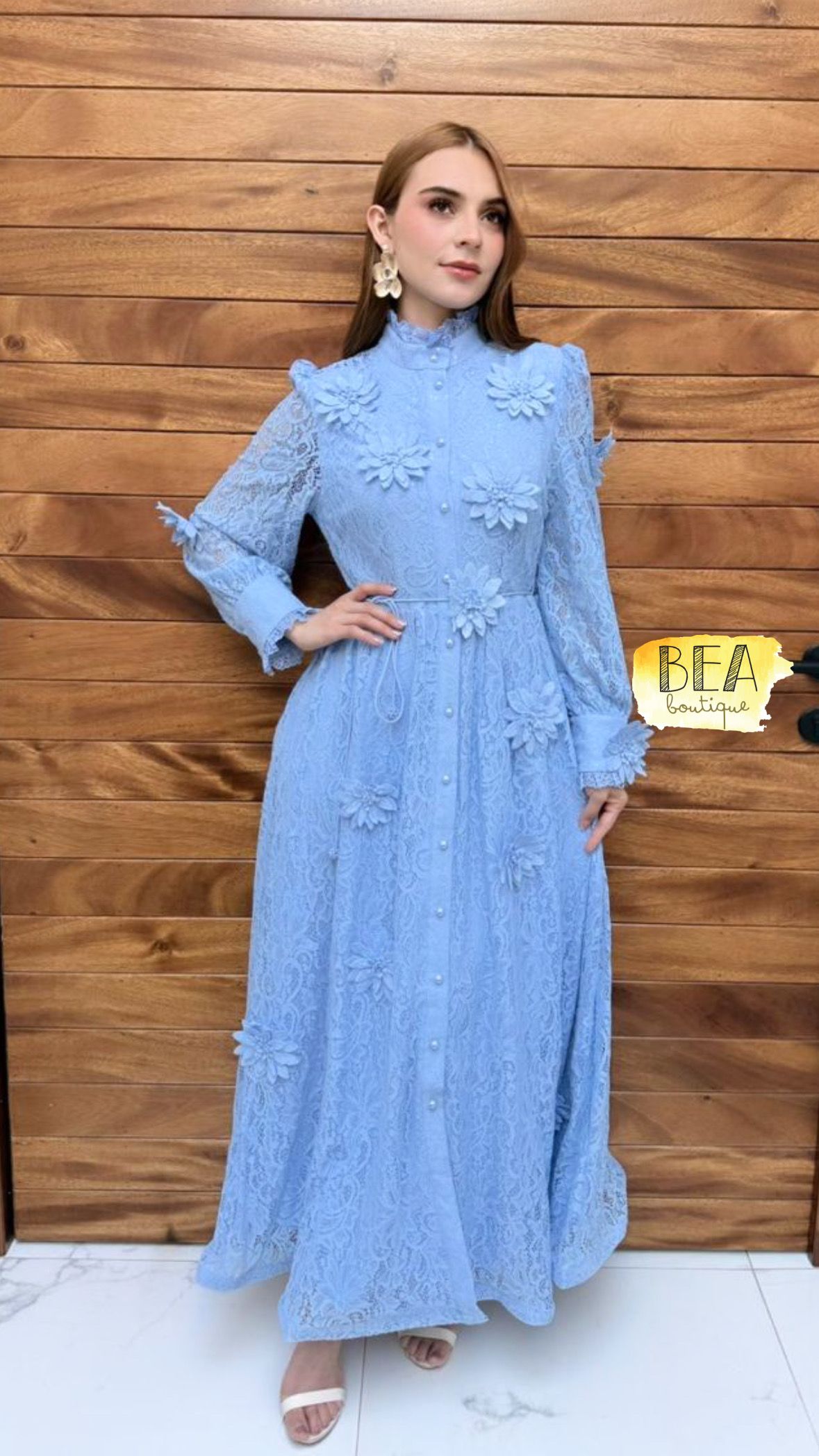 Vestido celeste encaje c/ flores  - Image 1