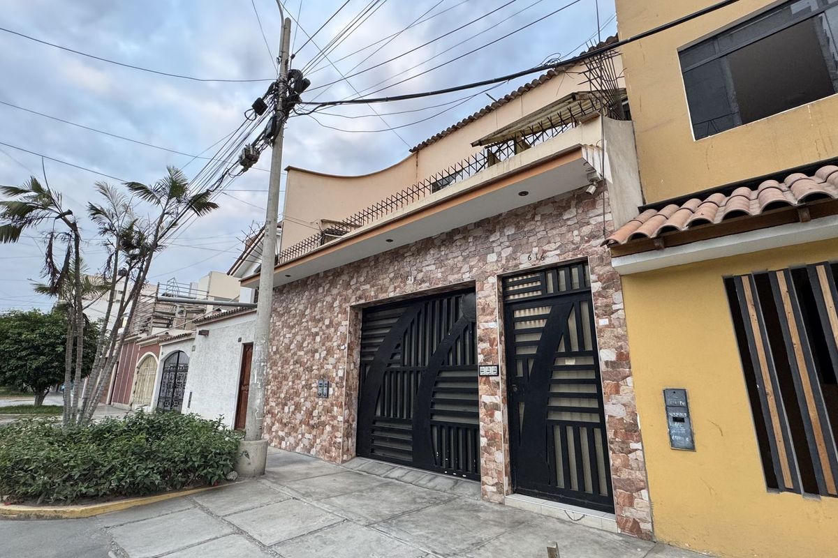 Casa de 3 pisos en Las Quintanas