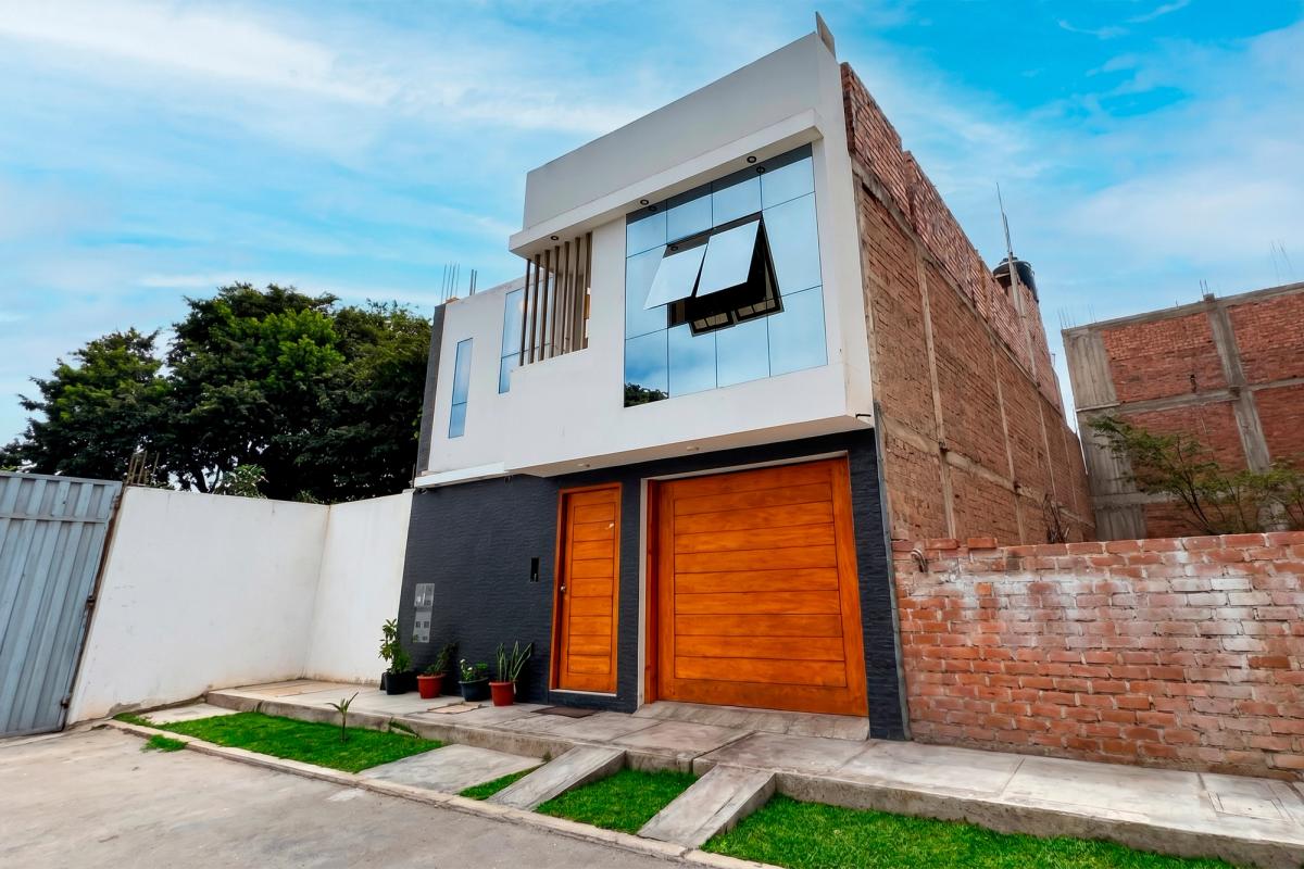 Casa moderna en Urb. Santa Adriana
