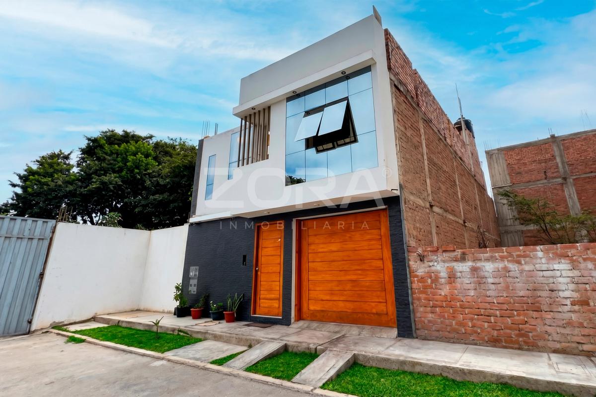 Casa moderna en Urb. Santa Adriana