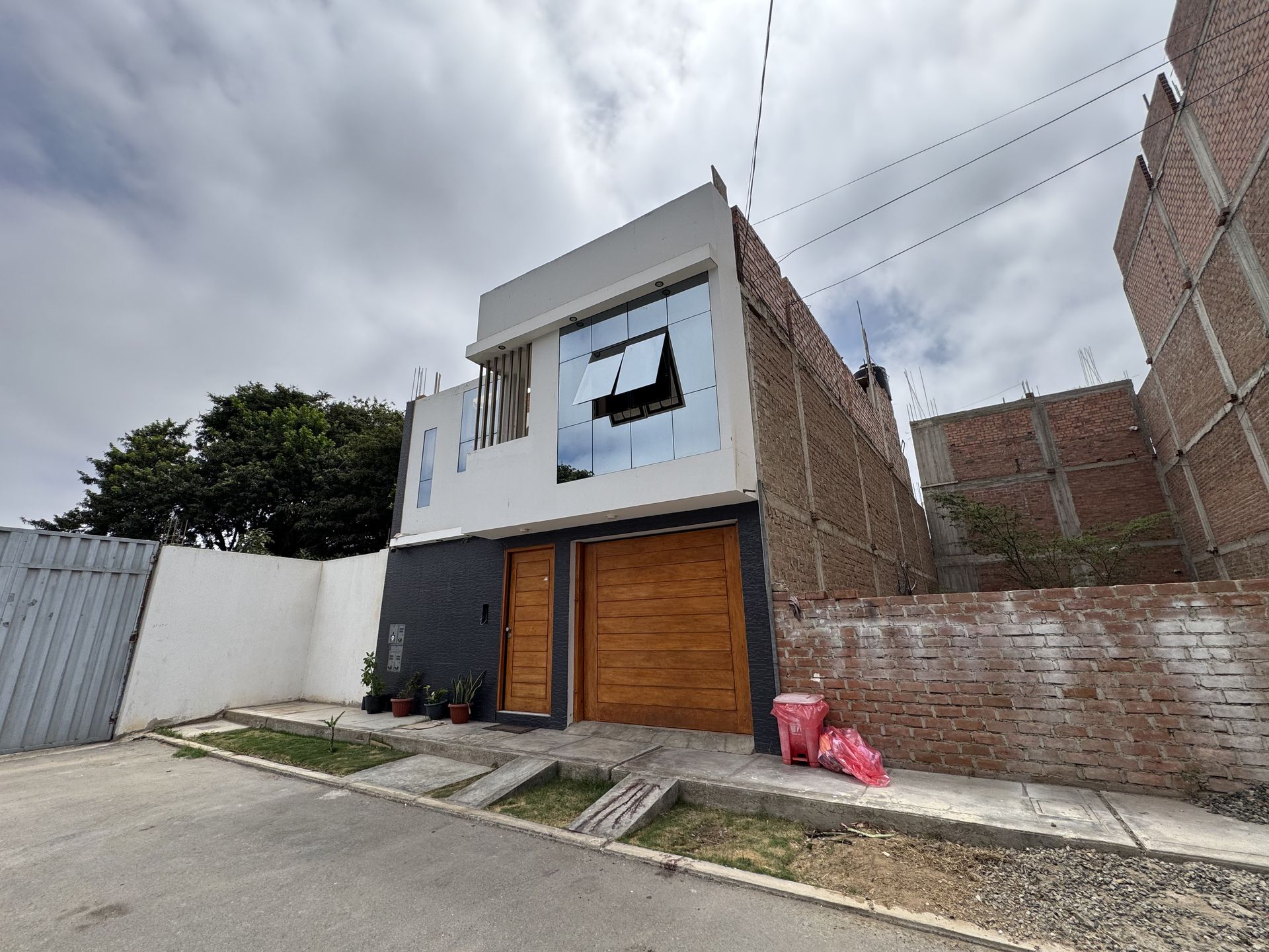 Casa moderna en Urb. Santa Adriana
