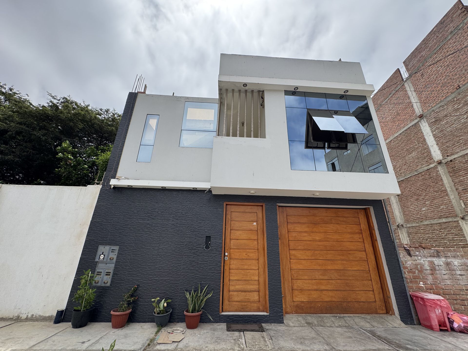 Casa moderna en Urb. Santa Adriana