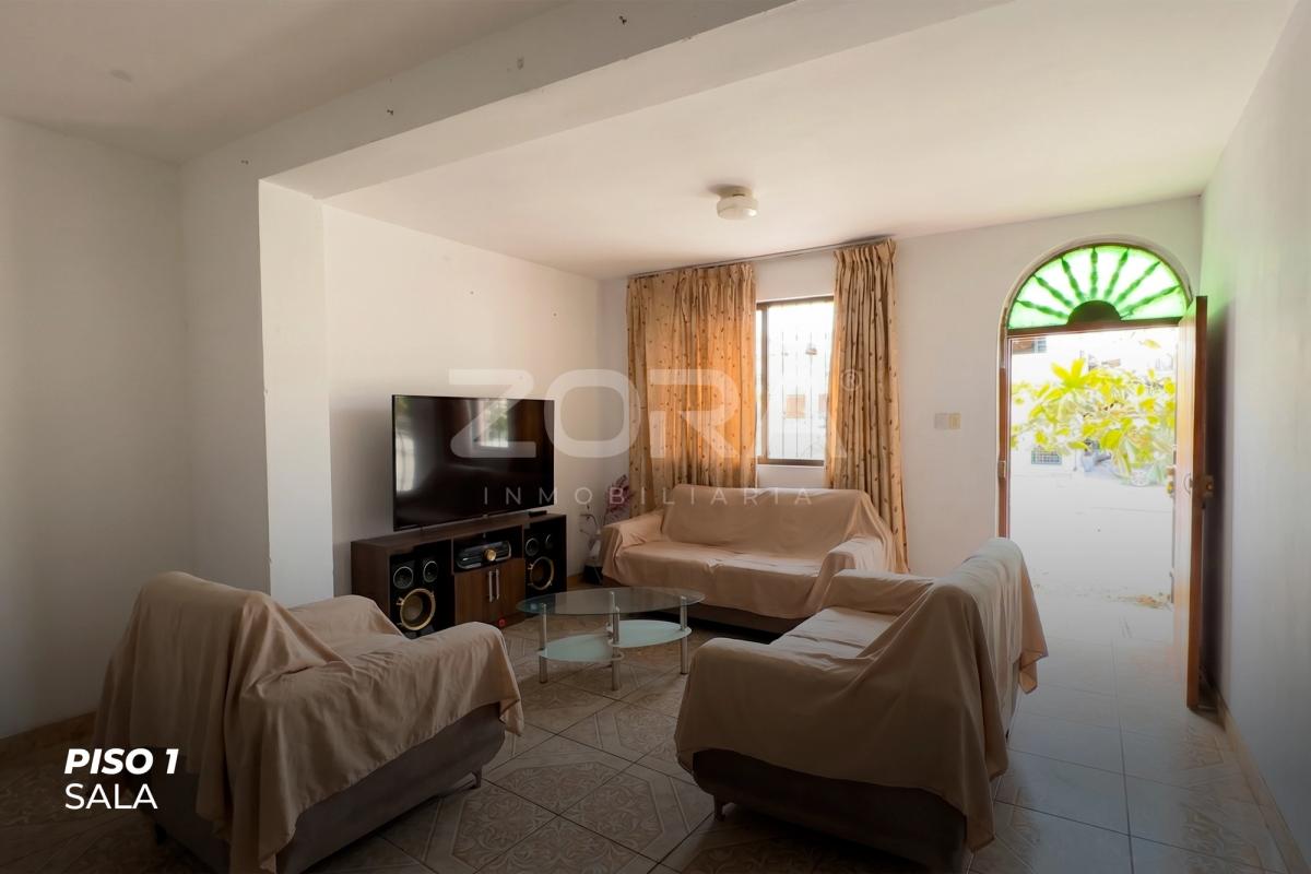 Casa en avenida en Nuevo Florencia