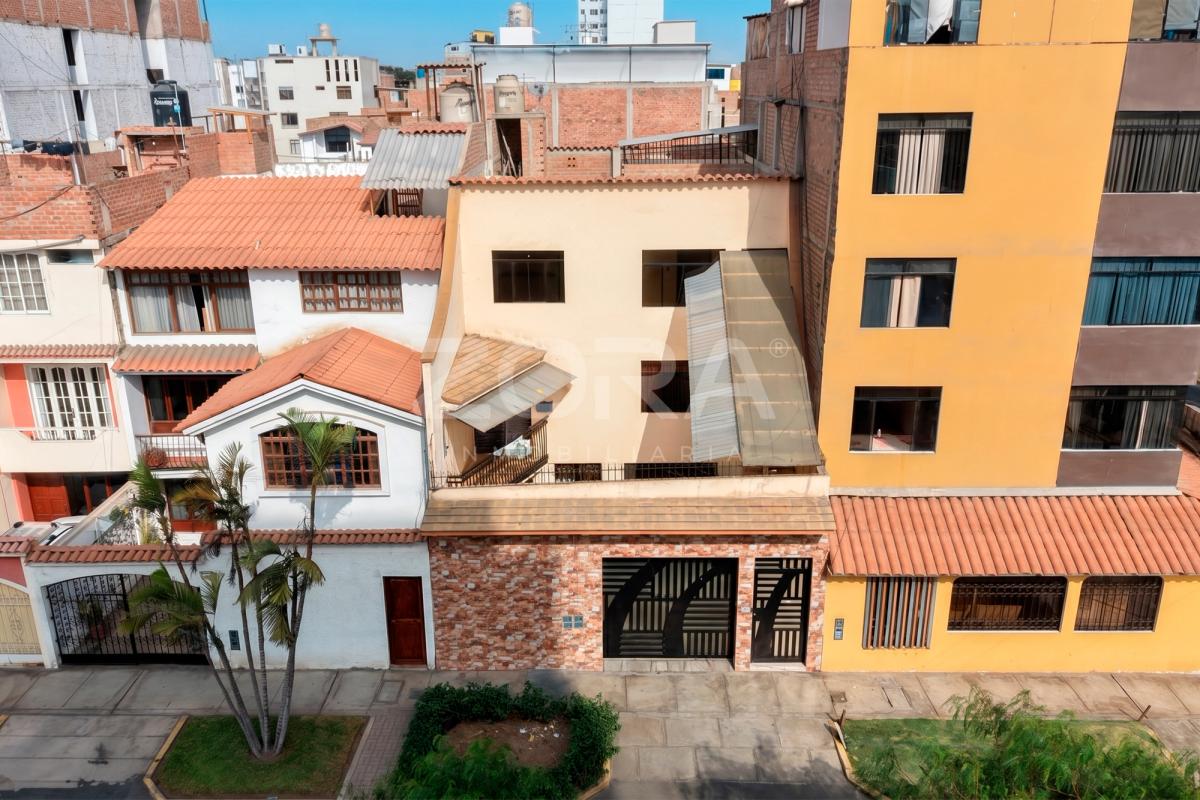Casa de 3 pisos en Las Quintanas