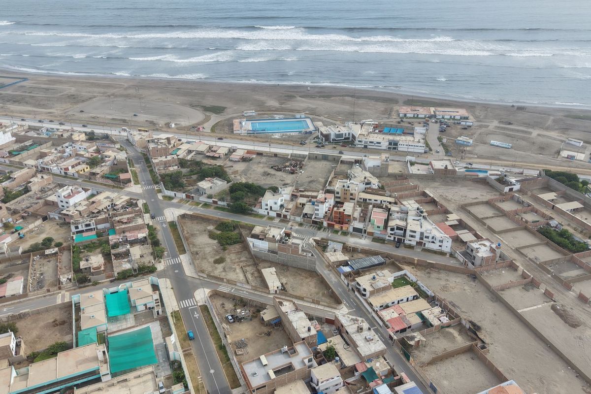 Terreno en esquina en Las Lomas, Huanchaco