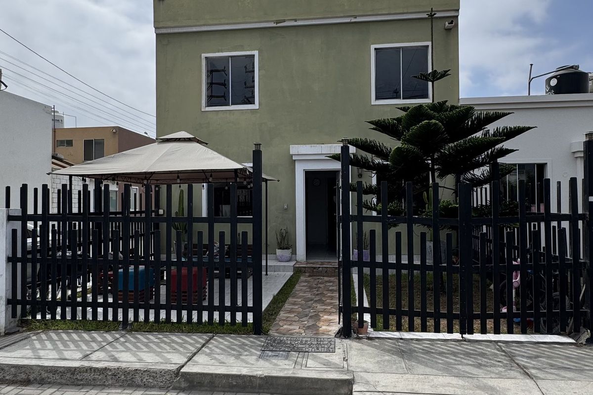 Casa frente a parque en Sol de las Delicias