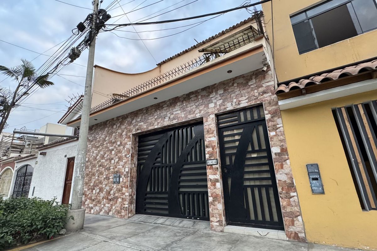 Casa de 3 pisos en Las Quintanas