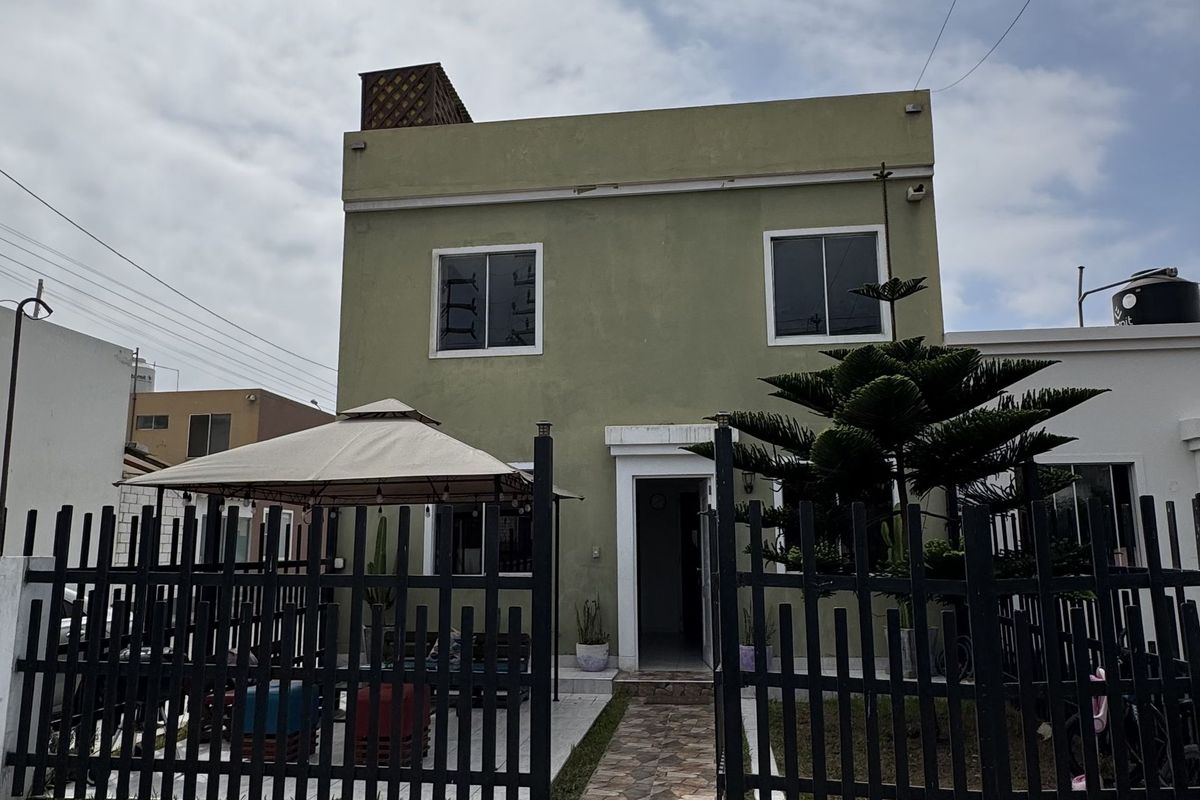 Casa frente a parque en Sol de las Delicias