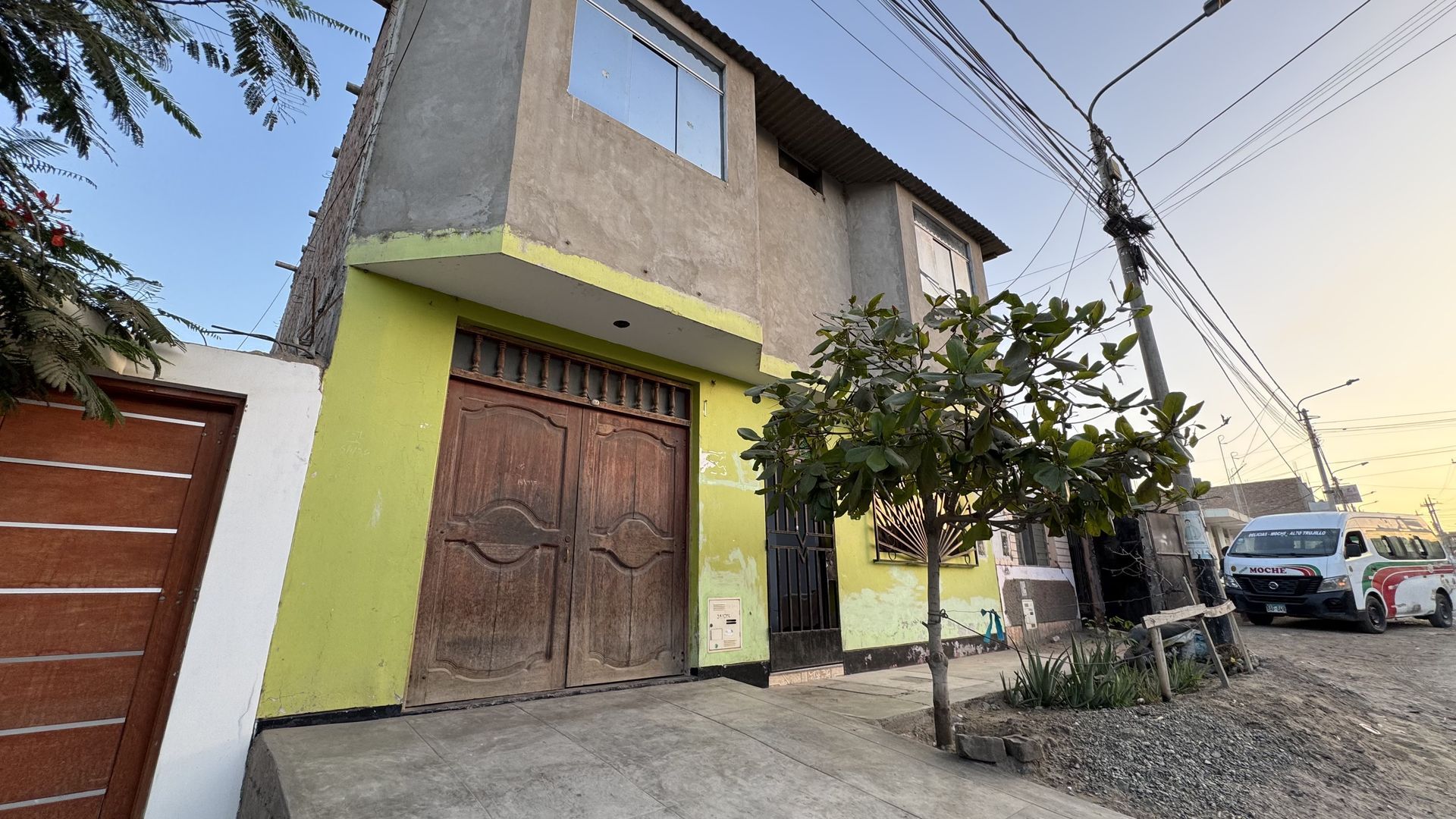 Casa en avenida en Nuevo Florencia